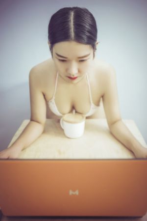 97日日碰人人模人人澡_BD在线手机播放